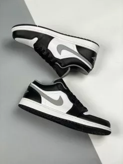 Air Jordan 1 Low Black Medium Grey 553558-040 For Sale -Cheap Jordan Shop Air Jordan 1 Low Black Medium Grey 553558 040 For Sale 3