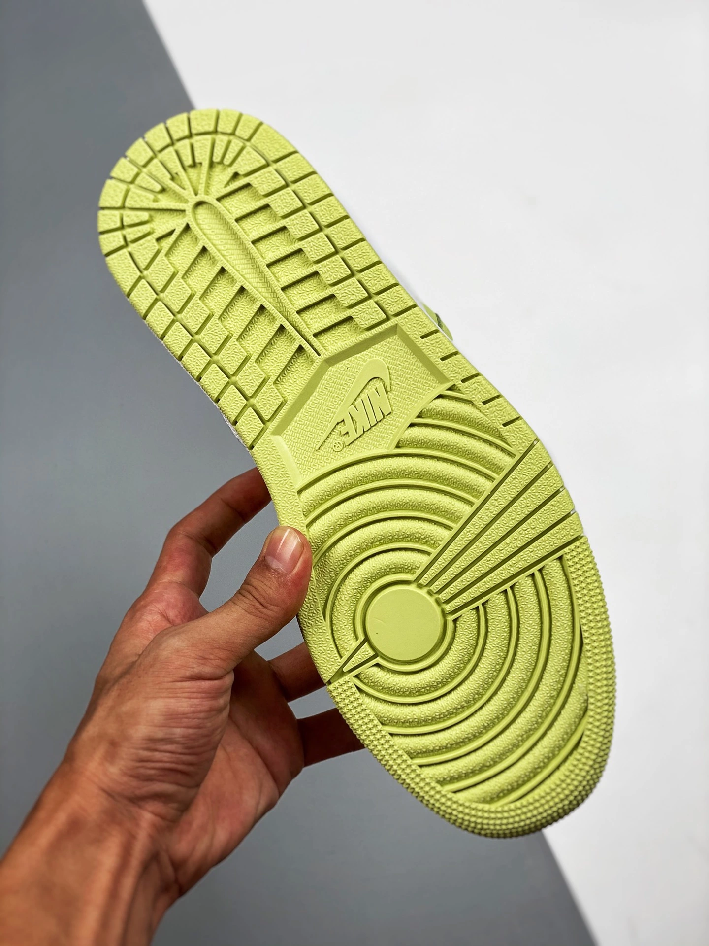 Air Jordan 1 Low Summit White/Limelight DH9619-103 For Sale 9 Air Jordan 1 Low Summit White/Limelight DH9619-103 For Sale - Image 7