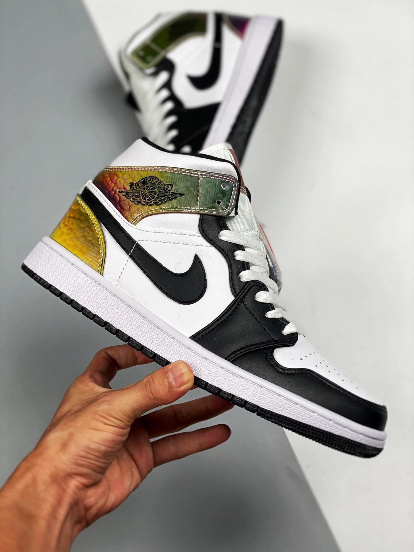 Air Jordan 1 Mid Heat Reactive DM7802-100 For Sale 4 Air Jordan 1 Mid Heat Reactive DM7802-100 For Sale - Image 2