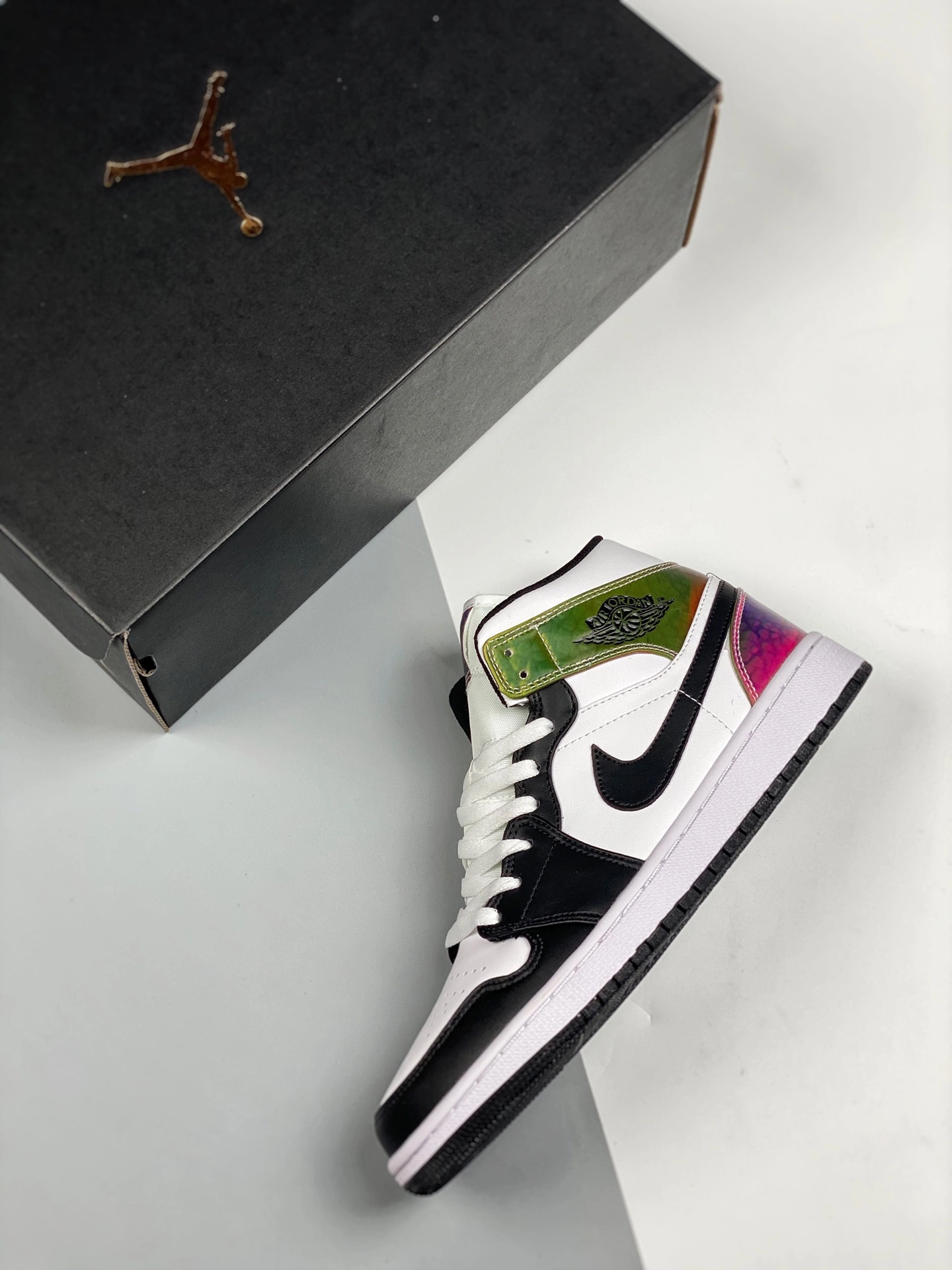 Air Jordan 1 Mid Heat Reactive DM7802-100 For Sale 5 Air Jordan 1 Mid Heat Reactive DM7802-100 For Sale - Image 3
