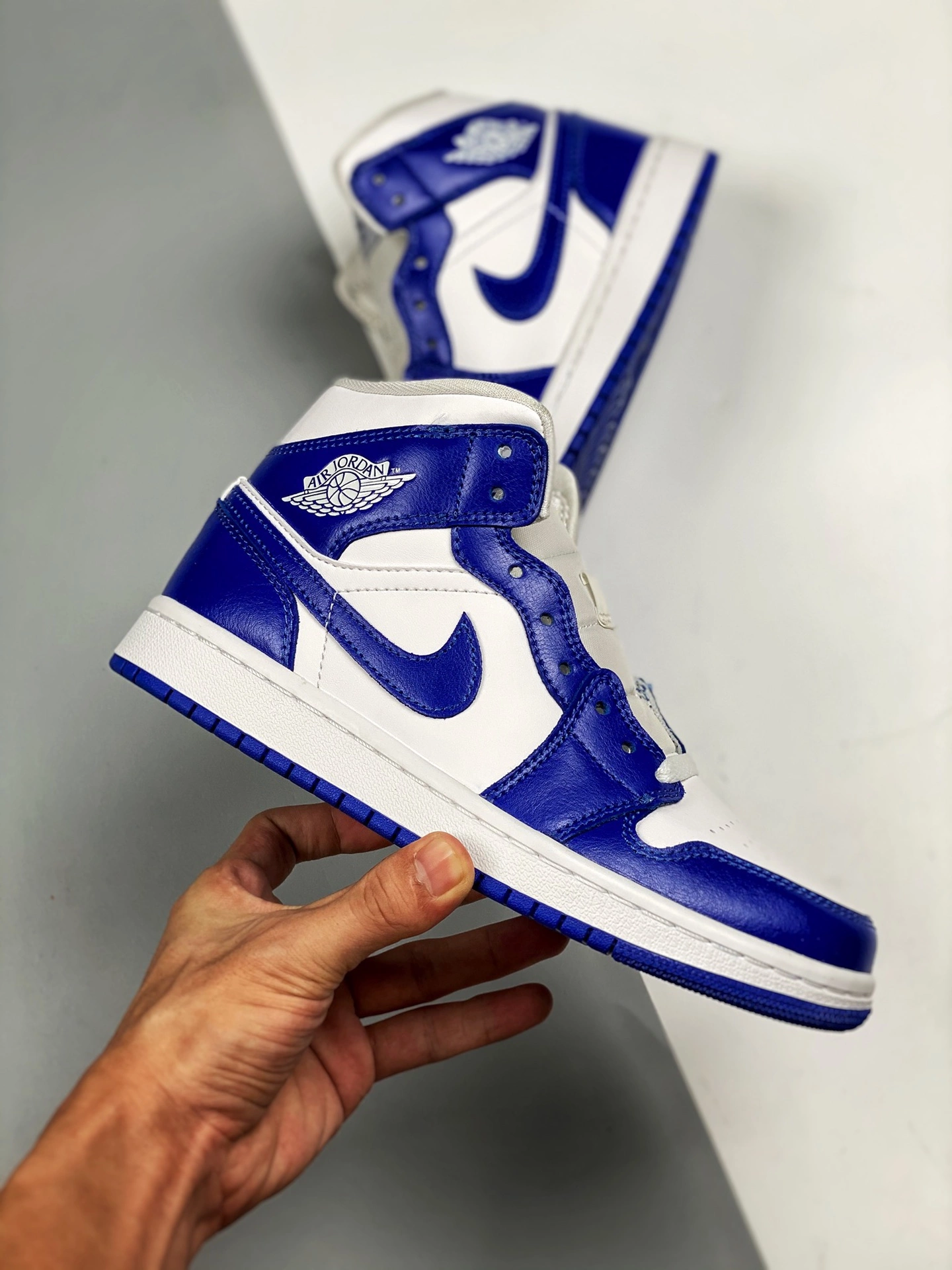 Air Jordan 1 Mid ‘Kentucky’ White/Hyper Royal BQ6472-104 For Sale 4 Air Jordan 1 Mid ‘Kentucky’ White/Hyper Royal BQ6472-104 For Sale - Image 2