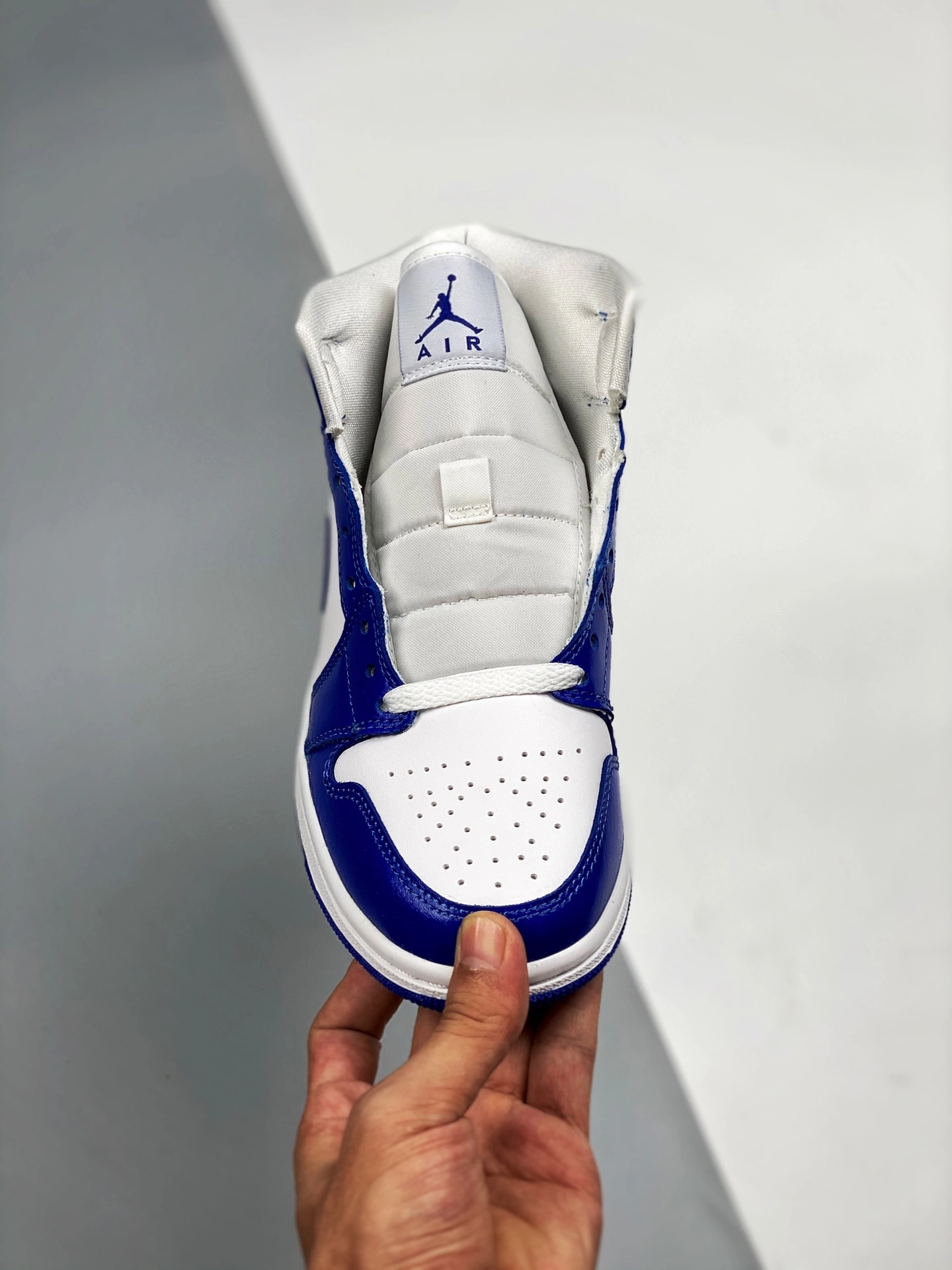 Air Jordan 1 Mid ‘Kentucky’ White/Hyper Royal BQ6472-104 For Sale 8 Air Jordan 1 Mid ‘Kentucky’ White/Hyper Royal BQ6472-104 For Sale - Image 6