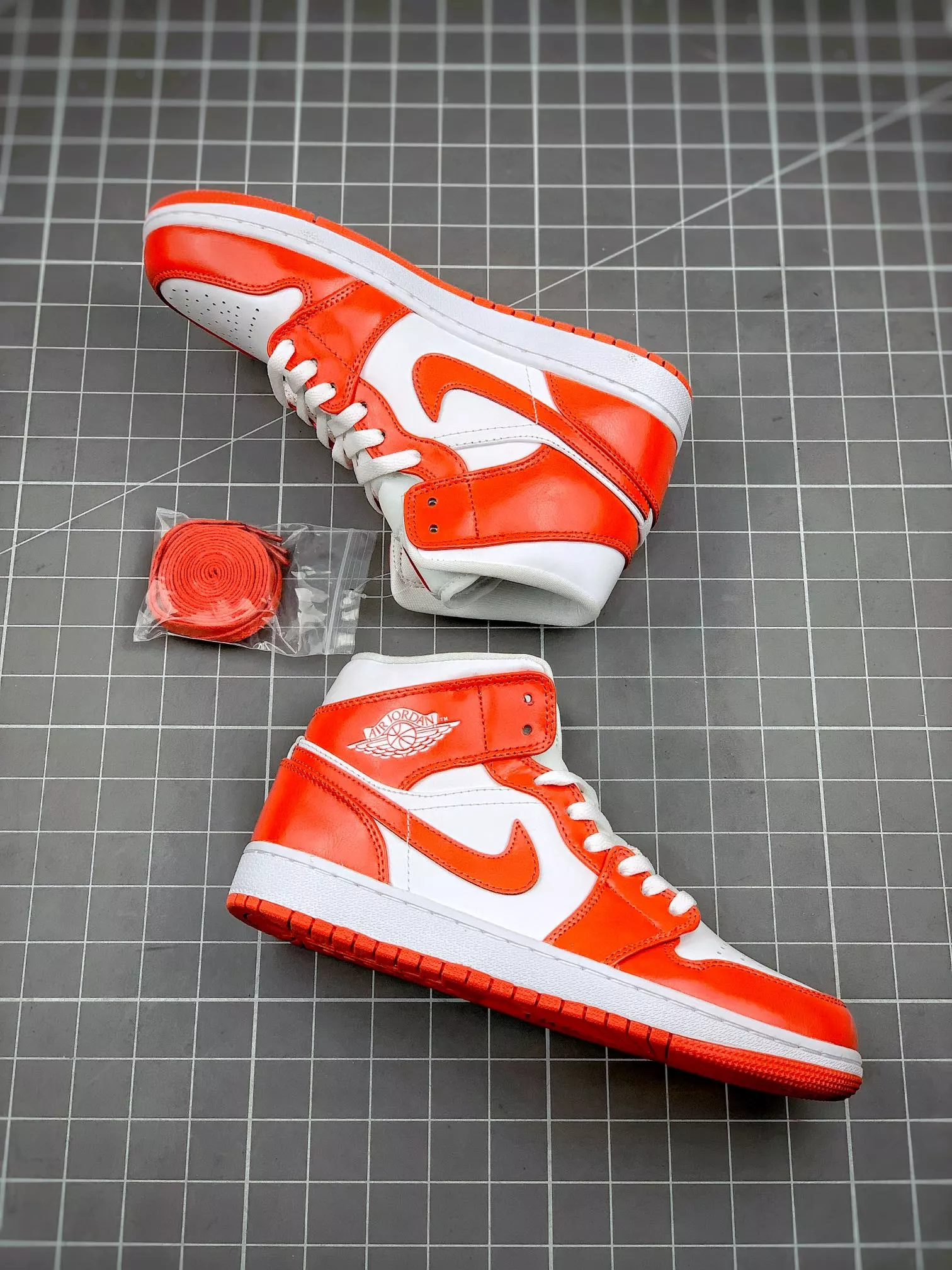 Air Jordan 1 Mid Orange And White BQ6472-116 For Sale 6 Air Jordan 1 Mid Orange And White BQ6472-116 For Sale - Image 4