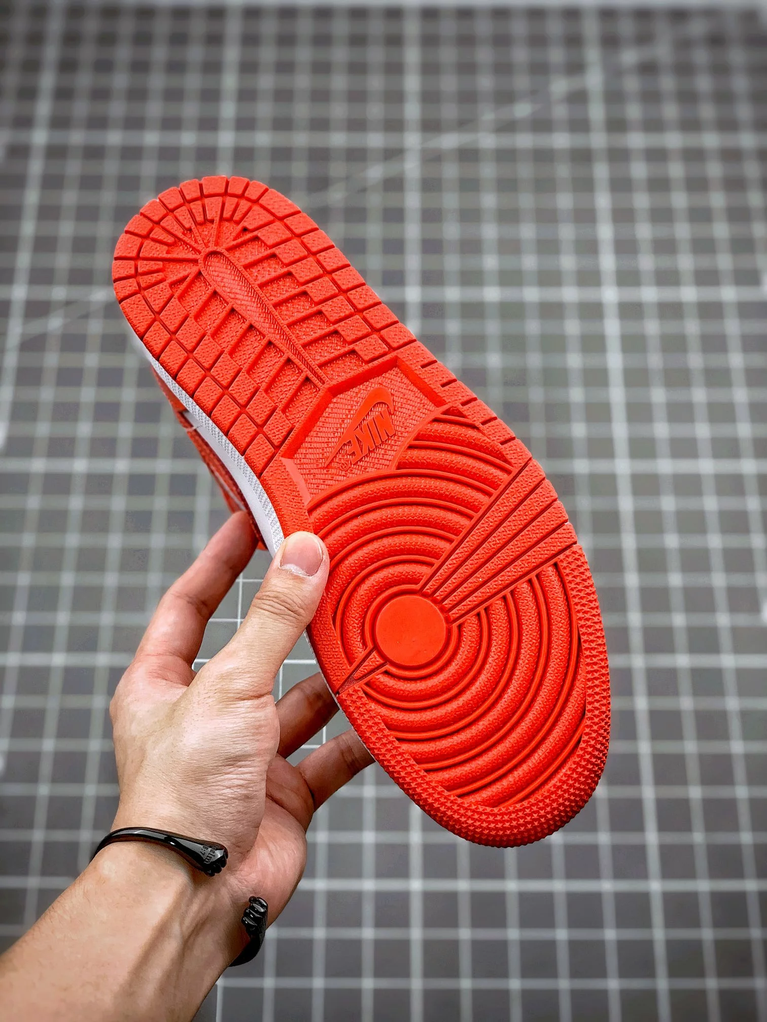 Air Jordan 1 Mid Orange And White BQ6472-116 For Sale 9 Air Jordan 1 Mid Orange And White BQ6472-116 For Sale - Image 7