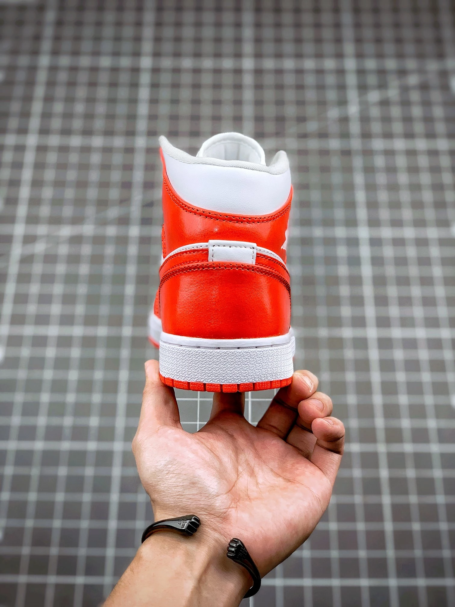 Air Jordan 1 Mid Orange And White BQ6472-116 For Sale 10 Air Jordan 1 Mid Orange And White BQ6472-116 For Sale - Image 8