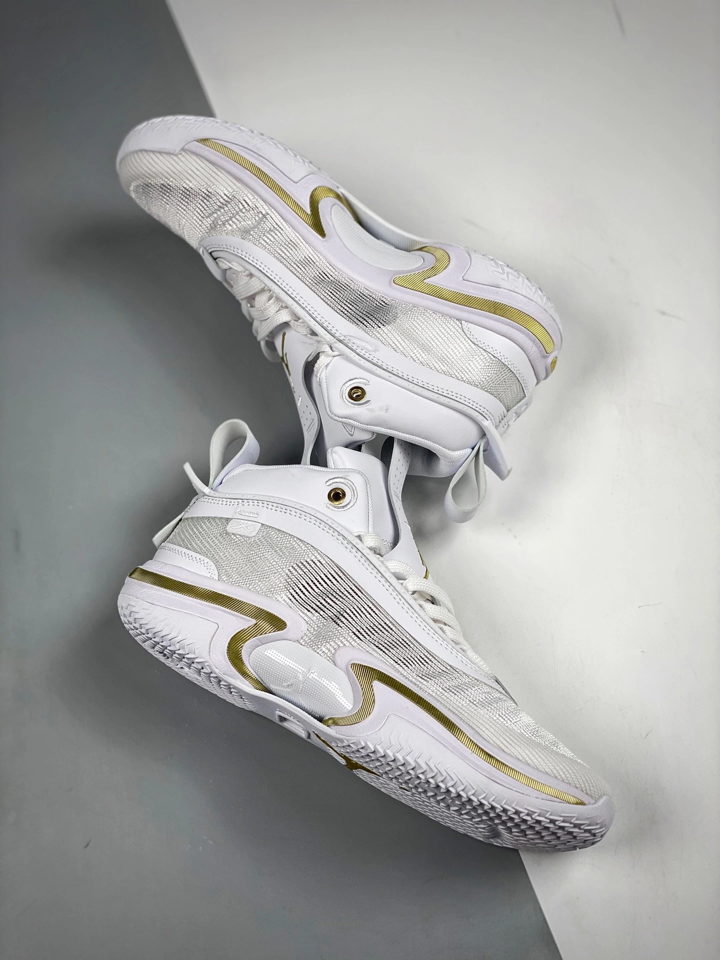 Air Jordan 36 “Glory” White/Black-Metallic Gold DJ4482-100 On Sale 5 Air Jordan 36 “Glory” White/Black-Metallic Gold DJ4482-100 On Sale - Image 4