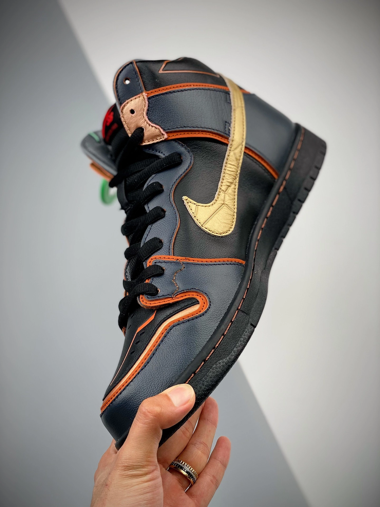 Gundam X Nike SB Dunk High Thunder Blue/Metallic Gold For Sale 6 Gundam X Nike SB Dunk High Thunder Blue/Metallic Gold For Sale - Image 4