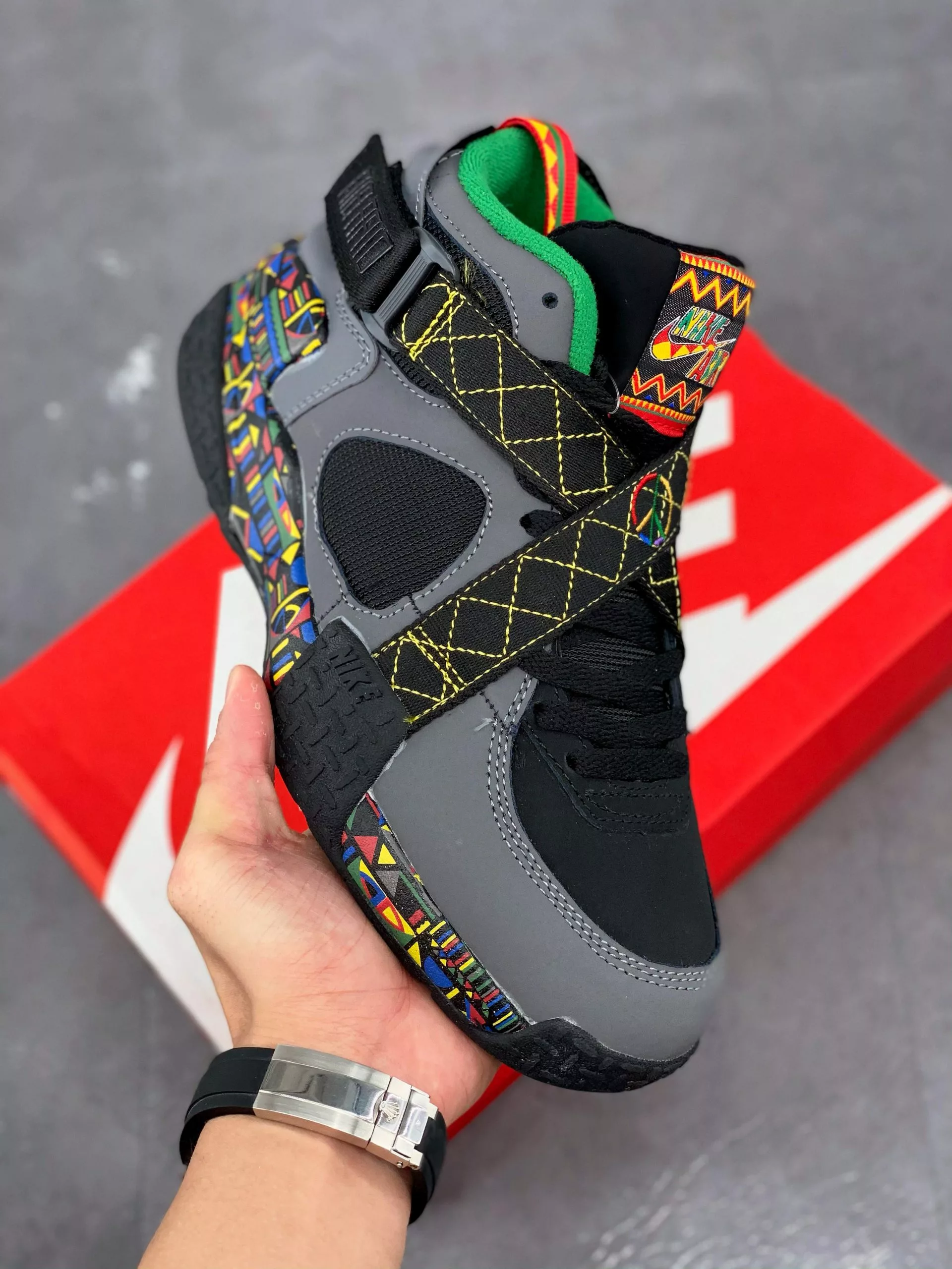 Nike Huarache Nike Air Raid “Urban Jungle Gym” Black/Dark Grey/Pine Green For Sale 3 Nike Huarache Nike Air Raid “Urban Jungle Gym” Black/Dark Grey/Pine Green For Sale