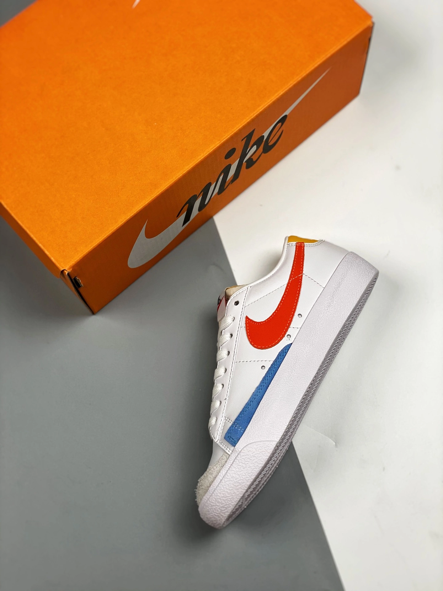 Nike Huarache Nike Blazer Low White Red Blue For Sale 5 Nike Huarache Nike Blazer Low White Red Blue For Sale - Image 3