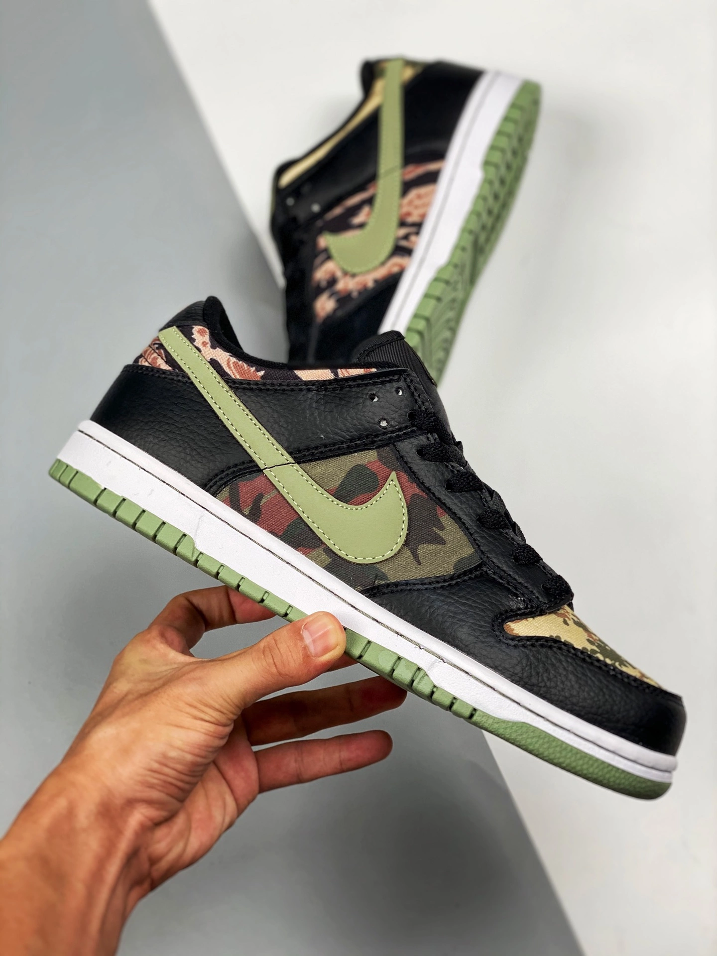 Nike SB Dunk Nike Dunk Low SE Black/Oil Green-White-Total Orange For Sale 4 Nike SB Dunk Nike Dunk Low SE Black/Oil Green-White-Total Orange For Sale - Image 2