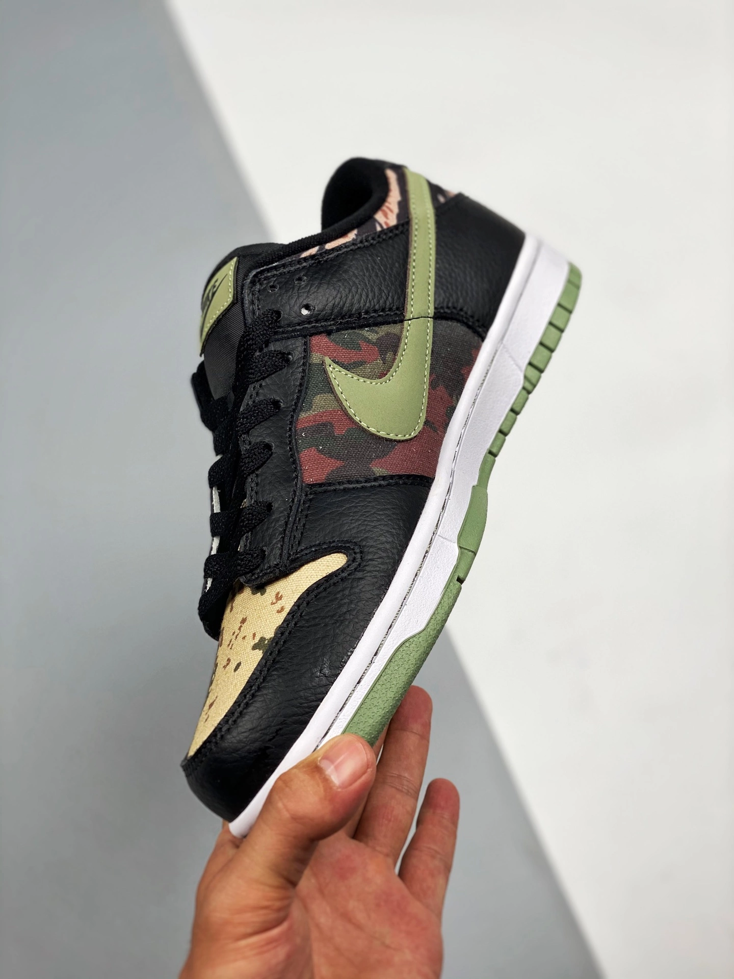 Nike SB Dunk Nike Dunk Low SE Black/Oil Green-White-Total Orange For Sale 7 Nike SB Dunk Nike Dunk Low SE Black/Oil Green-White-Total Orange For Sale - Image 5