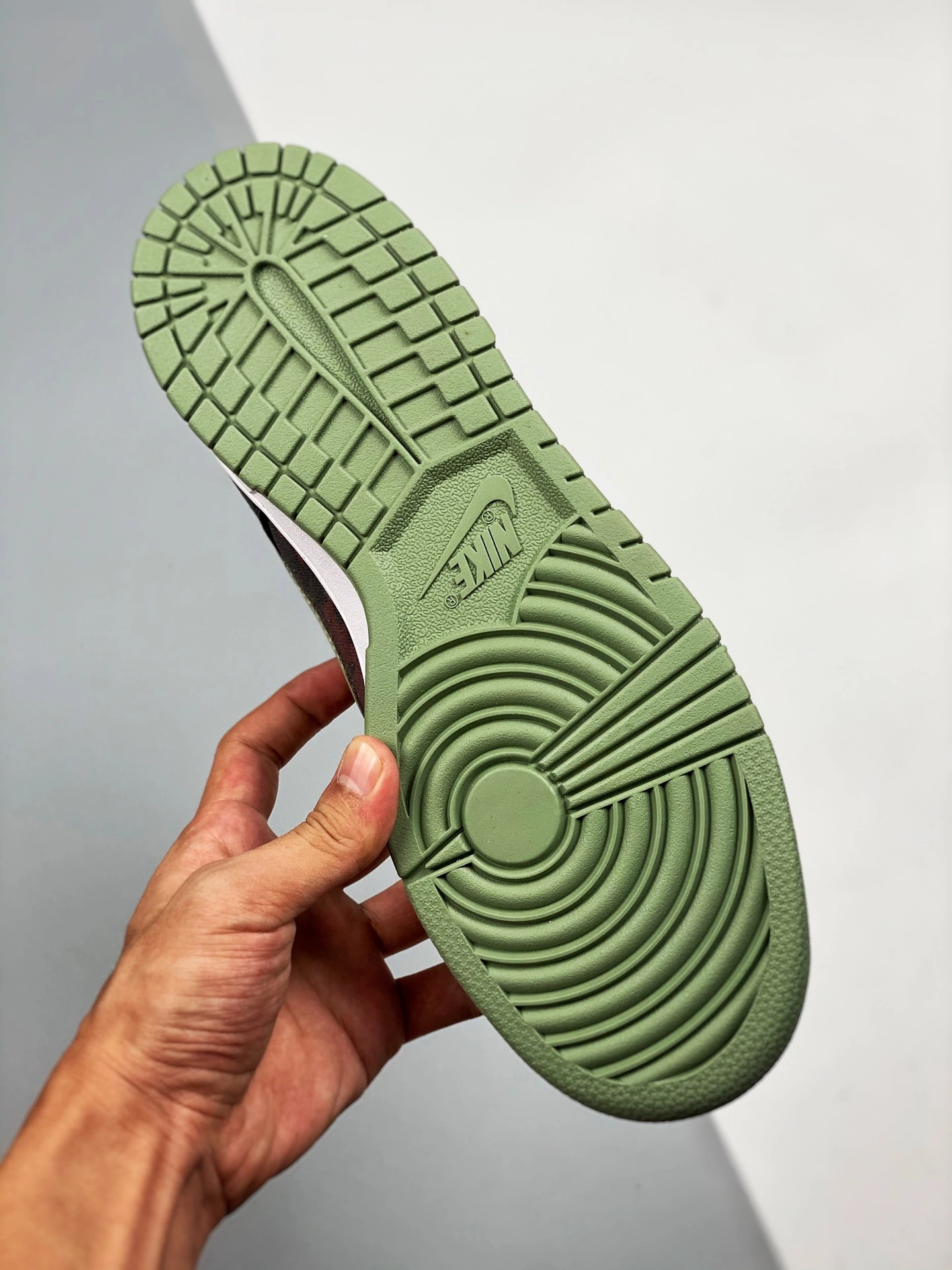 Nike SB Dunk Nike Dunk Low SE Black/Oil Green-White-Total Orange For Sale 9 Nike SB Dunk Nike Dunk Low SE Black/Oil Green-White-Total Orange For Sale - Image 7