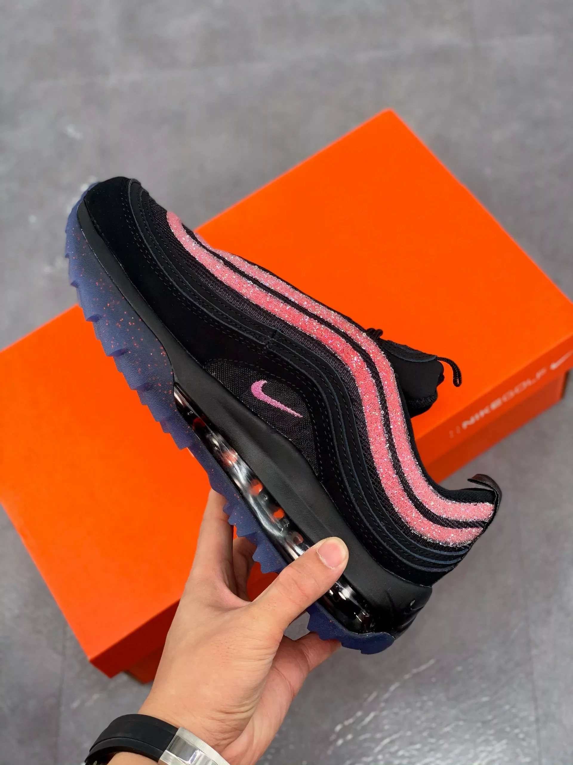Swarovski X Nike Air Max 97 G NRG Black/Oracle Pink For Sale 5 Swarovski X Nike Air Max 97 G NRG Black/Oracle Pink For Sale - Image 3