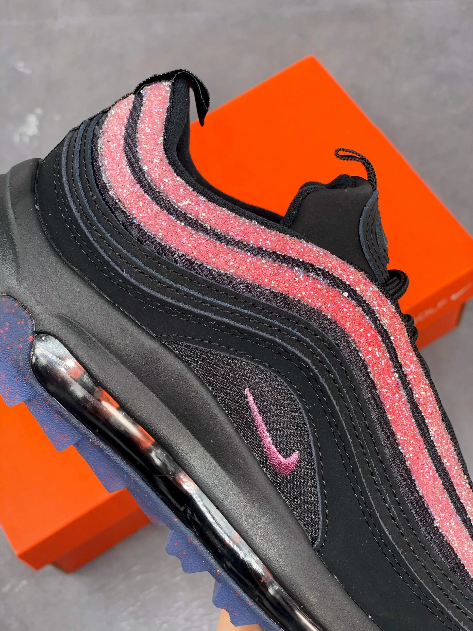 Swarovski X Nike Air Max 97 G NRG Black/Oracle Pink For Sale 7 Swarovski X Nike Air Max 97 G NRG Black/Oracle Pink For Sale - Image 5
