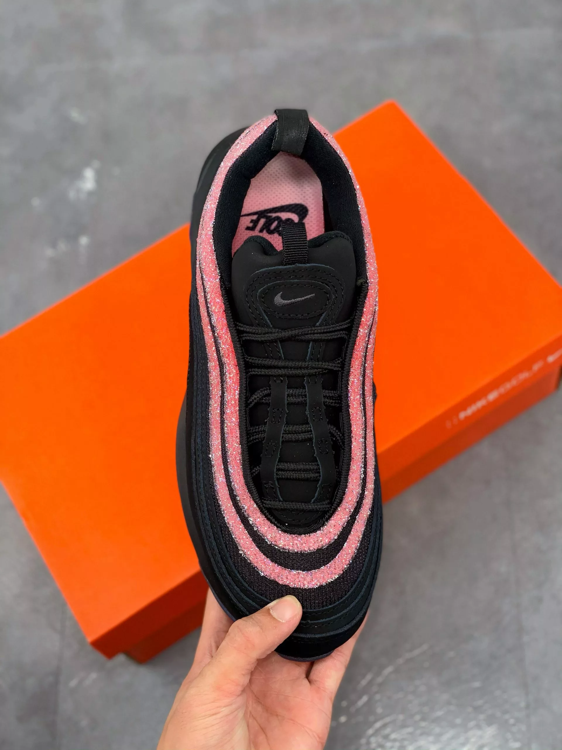 Swarovski X Nike Air Max 97 G NRG Black/Oracle Pink For Sale 8 Swarovski X Nike Air Max 97 G NRG Black/Oracle Pink For Sale - Image 6